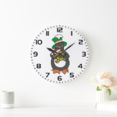 Irish Penguin Holding Christmas Teddy Bear Große Wanduhr (Zuhause)