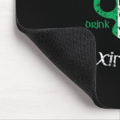 Irish Pub Drink Hard Boxing Team gestörtes T-Shirt Mousepad (Ecke)
