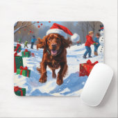 Irish Red Setter Running Snow mit Weihnachtshut Mousepad (Mit Mouse)