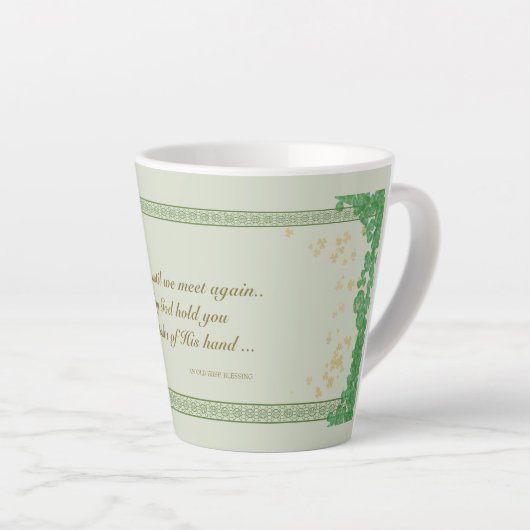 Irish Segen Latte Tasse Palm seiner Hand Kleeblatt (Rechte Ecke)