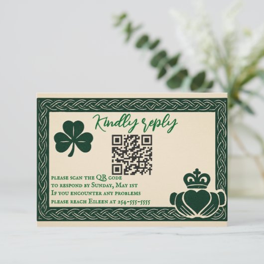 Irish Serenity QR Code Wedding RSVP Card Karte (Stehend Vorderseite)