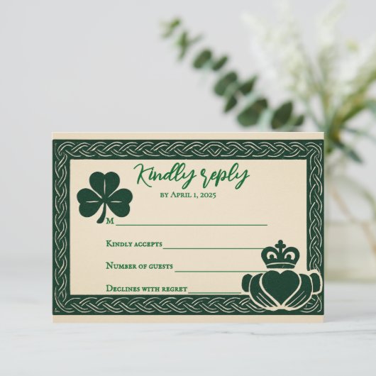 Irish Serenity Wedding RSVP Card (Stehend Vorderseite)
