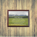 Irish Sessing Green Valley Landschaftsbild Wall Pl Awardplakette<br><div class="desc">Holzwand,  die das Foto eines grünen,  gebirgigen Tales mit niedrigen Hängewolken und einem traditionellen irischen Segen prägt. Wählen Sie Ihre Wandplakatgröße aus. Macht ein nachdenkliches Geschenk für Familie und Freunde!</div>