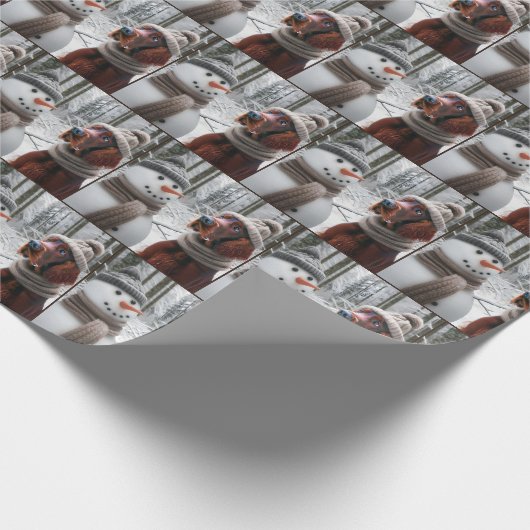 Irish Setter Dog Staring bei einem Snowman Geschenkpapier (Ecke)