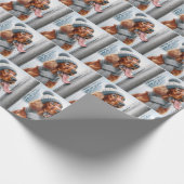 Irish Setter Hund leckt einen gefrorenen Pole Geschenkpapier (Ecke)