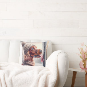 Irish Setter Hund leckt einen gefrorenen Pole Kissen