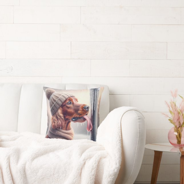 Irish Setter Hund leckt einen gefrorenen Pole Kissen (Liege)