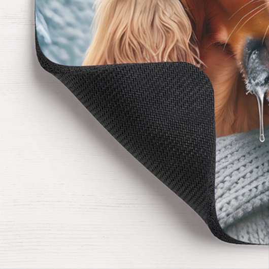 Irish Setter Hund leckt einen gefrorenen Pole Mousepad (Ecke)