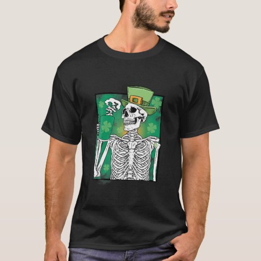 Irish Skeleton Drinking Green Coffee St. Patrick's T-Shirt (Vorderseite)