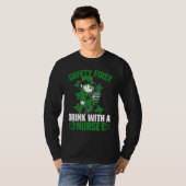 Irish St Patrick's Day Safety First Drink With A N T-Shirt (Vorne ganz)