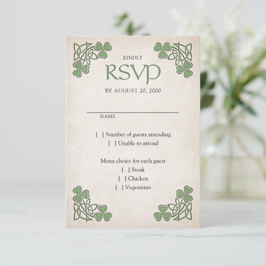 Irish St. Patrick's Wedding RSVP Karte (Stehend Vorderseite)