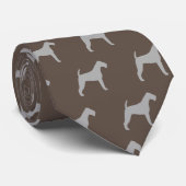 Irish Terrier Silhouetten Pattern Brown und Grau Krawatte (Gerollt)