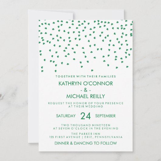 Irish Theme Wedding Kleeblatt Confetti auf Weiß Einladung (Vorderseite)