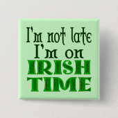 Irish Time Funny Sprichwort Pinback Button (Vorderseite)