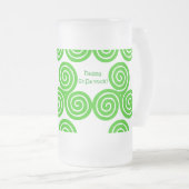 Irish Triskel Happy St Patrick Mattierte Tasse (VorderseiteRechts)
