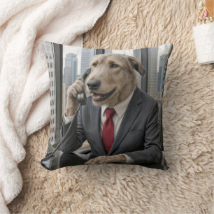 Irish Wolfhound Businessman in einem Büro Kissen