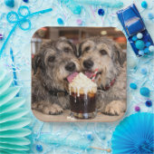 Irish Wolfhound Hunde genießen ein Root Beer Float Pappteller (Party)