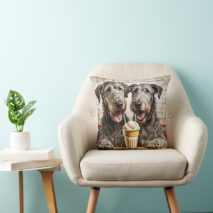 Irish Wolfhound Hunde teilen sich einen Milchshake Kissen