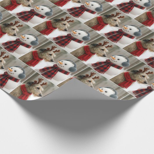 Irish Wolfhound Staring at a Snowman Geschenkpapier (Ecke)