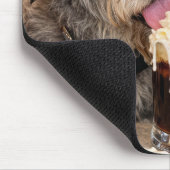 Irish Wolfhounds genießen eine Root Beer Float Mousepad (Ecke)