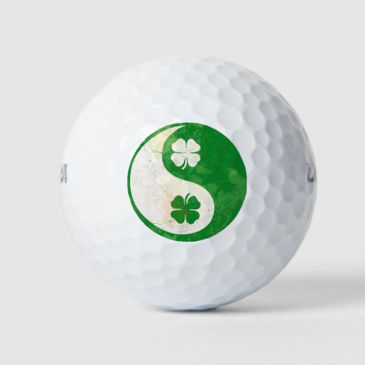 Irish Yin Yang Kleeblatt Design Golfball (Vorderseite)