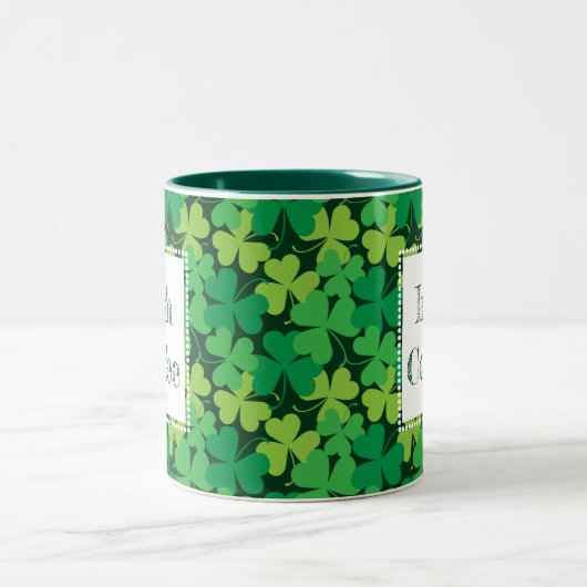Irishcoffee-Kleeblatt-Druck-Tasse Zweifarbige Tasse (Mittel)