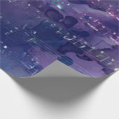 Irisierende Musikereignisse über Lila Geschenkpapier (Ecke)