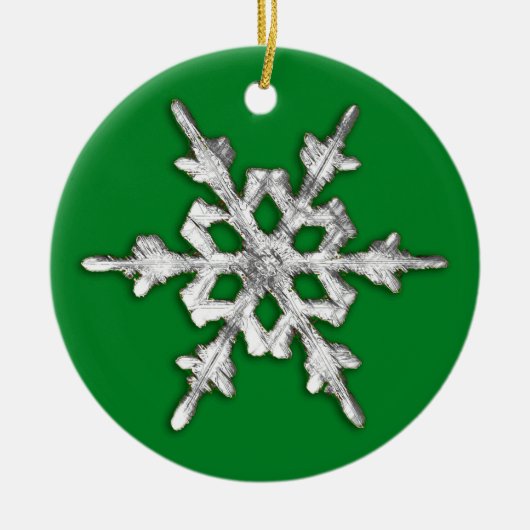 Irisierende Schneeflocke auf Pine Green Keramik Ornament (Vorne)