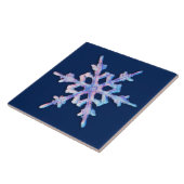 Irisierende Schneeflocke in dunkelblau Fliese (Seite)