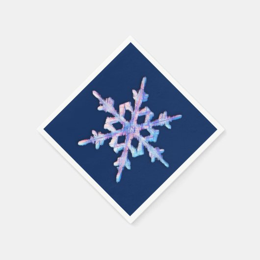 Irisierende Schneeflocke in dunkelblau Serviette (Ecke)