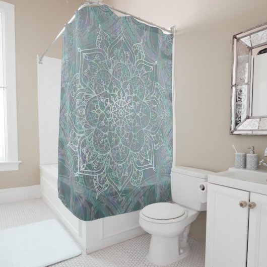 Irisierendes Schimmer Mandala Boho Chic Duschvorhang (Beispiel)