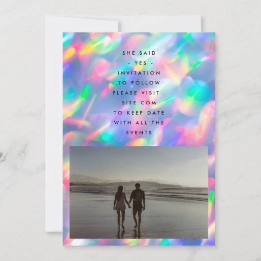 Irisierendes ultramodernes Monogramm-Foto Save The Date (Rückseite)