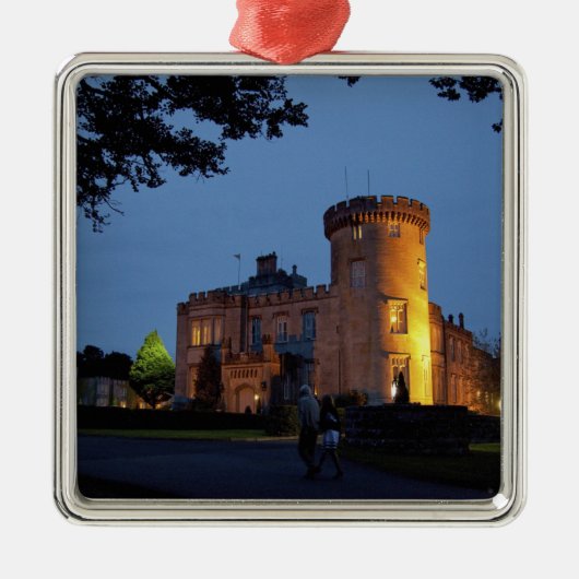 Irland, das Dromoland Castle bei Dämmerung, Ornament Aus Metall (Vorne)
