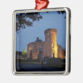 Irland, das Dromoland Castle bei Dämmerung, Ornament Aus Metall (Links)