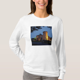 Irland, das Dromoland Castle in der Dämmerung bele T-Shirt