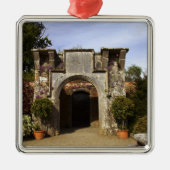 Irland, das Schloss Dromoland Walled Garden Ornament Aus Metall (Vorne)