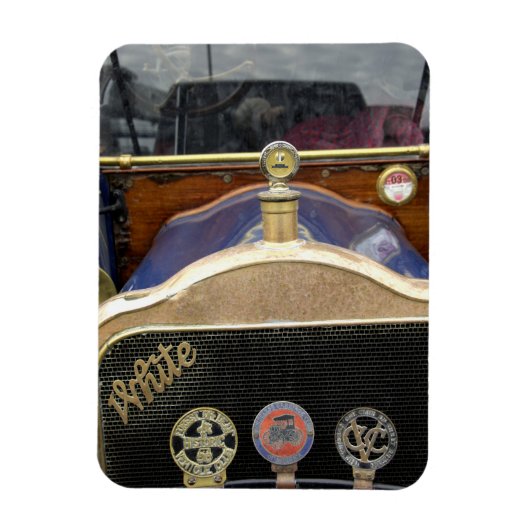 Irland, Dublin. Vintages Auto, weiß 2 Magnet (Vertikal)