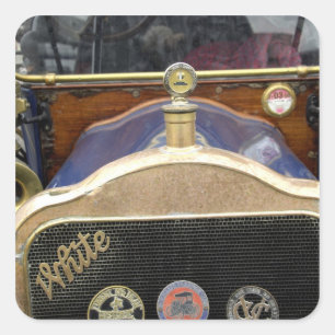 Irland, Dublin. Vintages Auto, weiß 2 Quadratischer Aufkleber