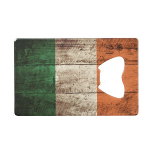 Irland-Flagge auf altem hölzernem Korn Geldkarten Flaschenöffner