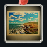 Irland Ornament Vintage Travel Aus Metall<br><div class="desc">Ein cooles,  Vintages Dekor im irischen Stil,  das die irische Küste mit ihren weiten Klippen,  dem Ozean und dem blauen Himmel beherbergt.</div>