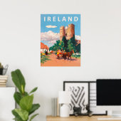Irland, Wohnwagen geht auf Dorfstraße Poster (Heimbüro)