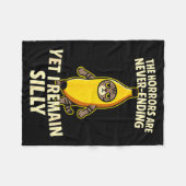 Ironic Horrors Are Never Ending Yet I Remain Silly Fleecedecke (Vorderseite (Horizontal))