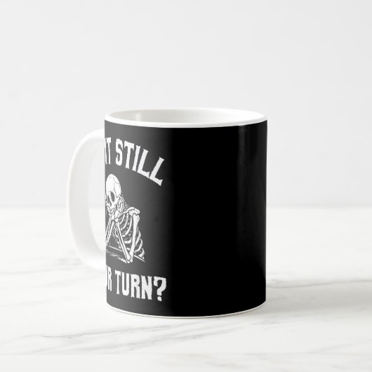 Is It Still Your Turn Funny Skeleton Waiting Quote Kaffeetasse (Vorderseite Links)