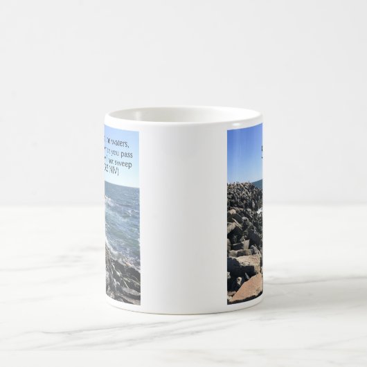 Isaiah 43:2 Ich werde mit dir Foto des Ozeans sein Kaffeetasse (Mittel)