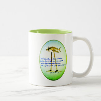 Isaiah 52:7- Wie schön auf den Bergen Zweifarbige Tasse