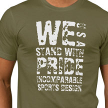 ISD Wir stehen mit einem T - Shirt voller Stolz