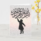 Islam-Kind, das Bismillah-Kalligraphie schreibt, b Karte (Gelbe Blume)