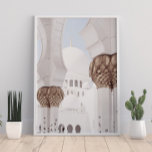 Islamischer Rose- und Weißmoschee-Architekt Poster<br><div class="desc">Fügen Sie Ihrem Raum eine Touch von Eleganz und spiritueller Gelassenheit mit dem islamischen White and Rose Gold Moschee Architect Poster hinzu. Dieses exquisite Kunstwerk vereint die Schönheit der islamischen Architektur mit einem atemberaubenden Moschee-Design, das in einer luxuriösen Goldschmiede in Rose und unberührtem Weiß detailliert dargestellt ist. Das Plakat zeigt...</div>