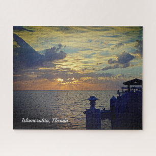 Islamoralda Florida sitzend auf dem Dock Sunrise Puzzle