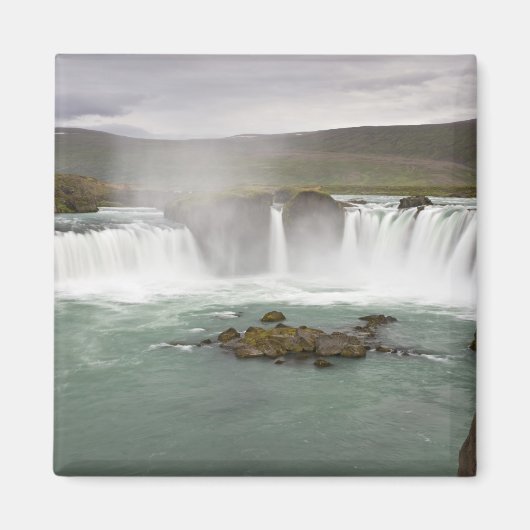 Island. Aussicht auf die Godafoss-Wasserfälle auf  Magnet (Vorne)